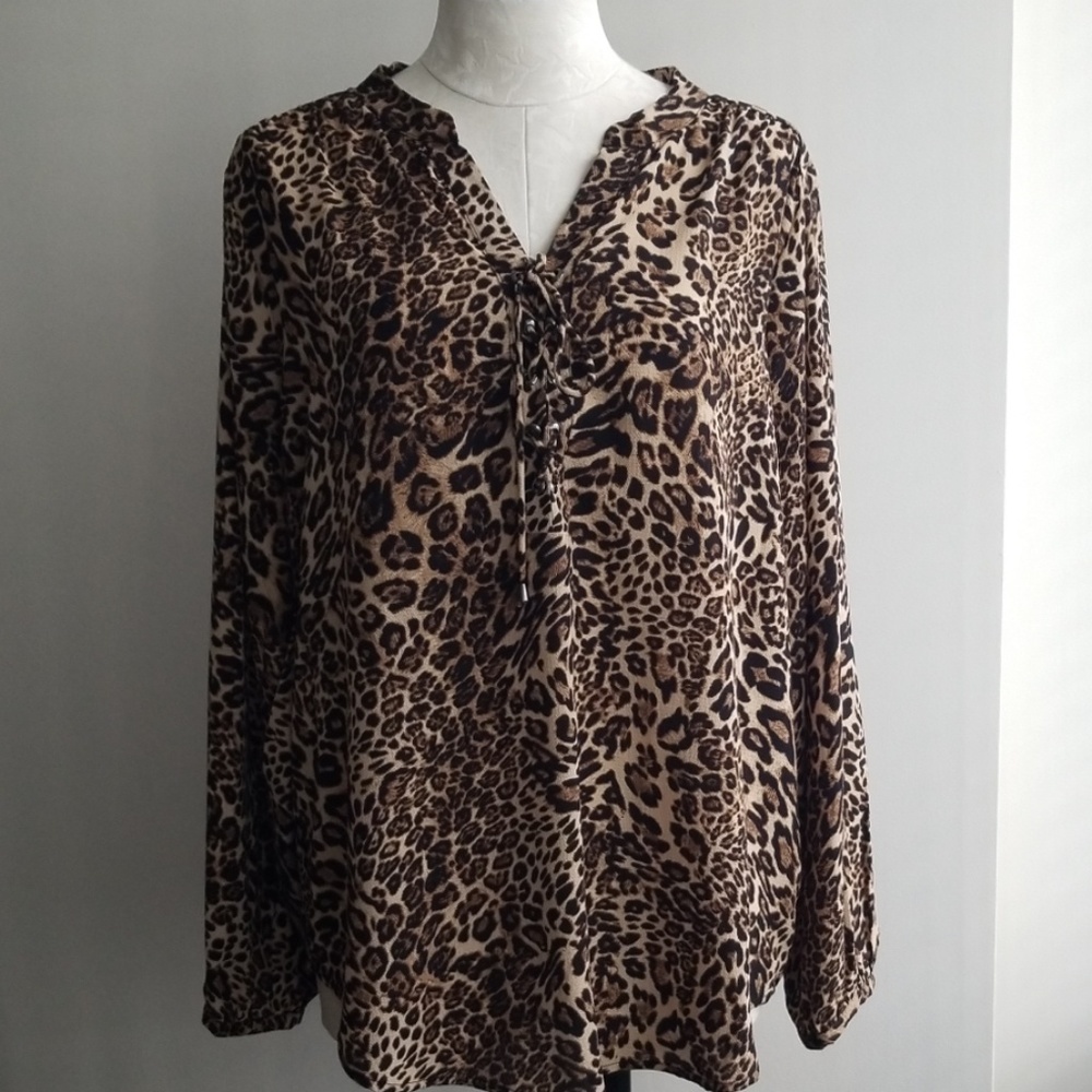 INSIGHT Leopard lace-up blouse